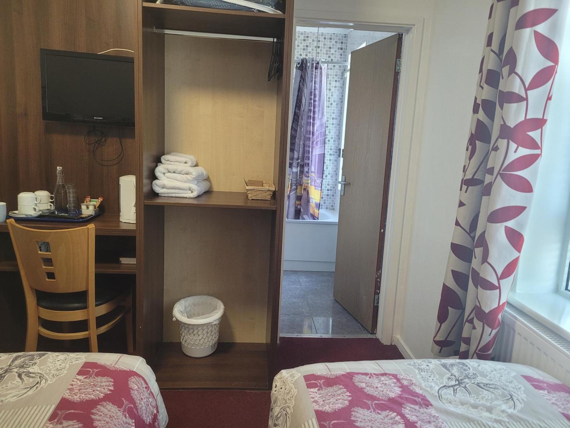 Hotel The Gatwick White House