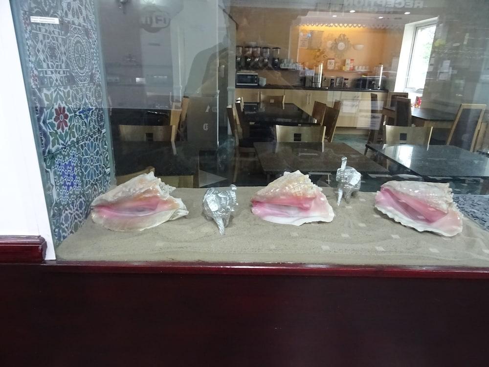 The Gatwick White House 2* Horley