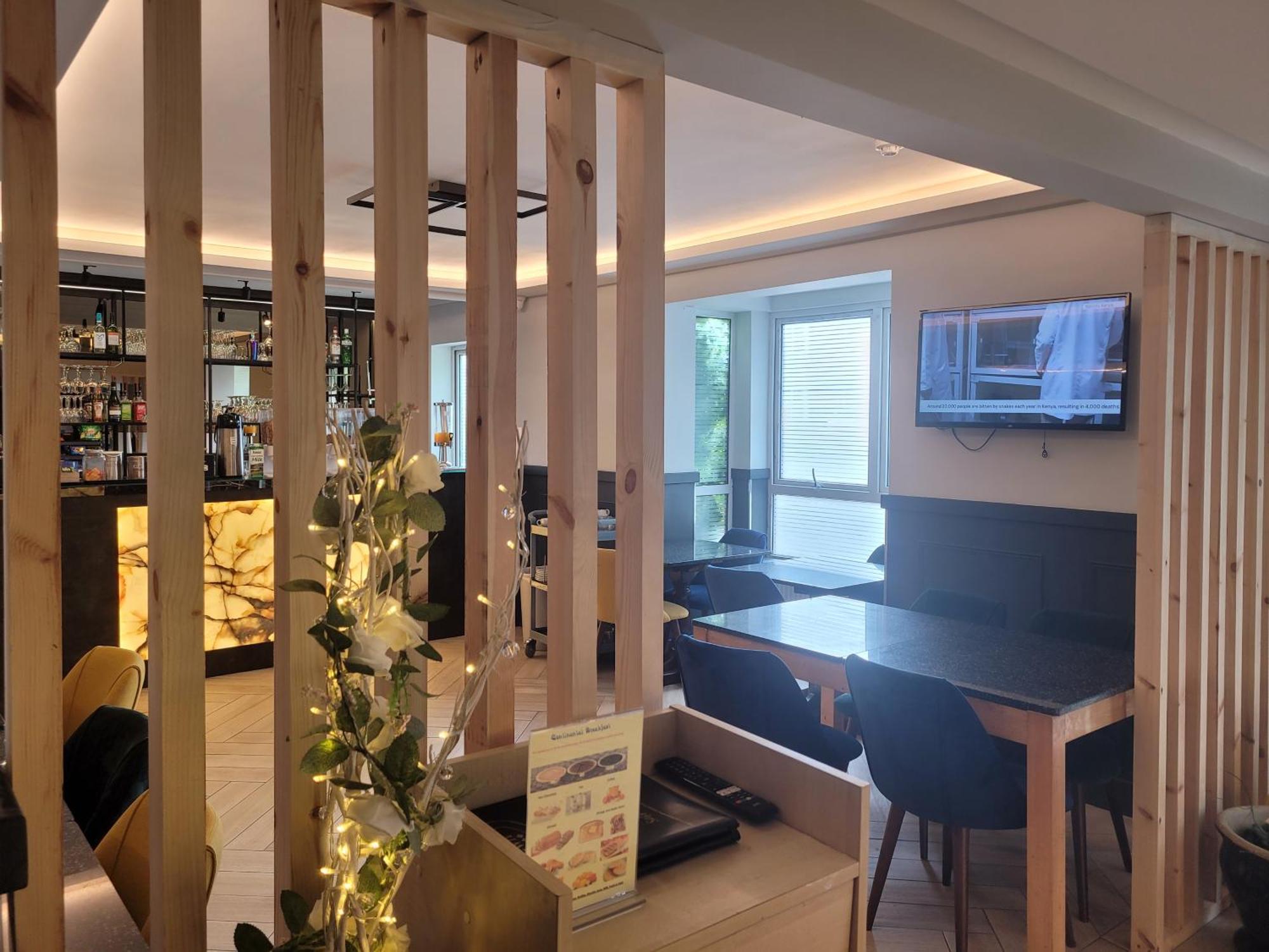 Hotel The Gatwick White House