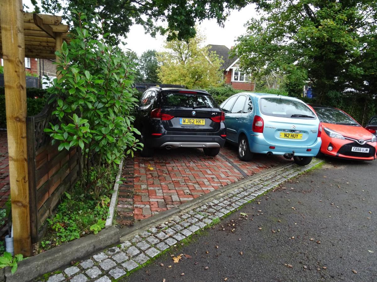 The Gatwick White House 2* Horley
